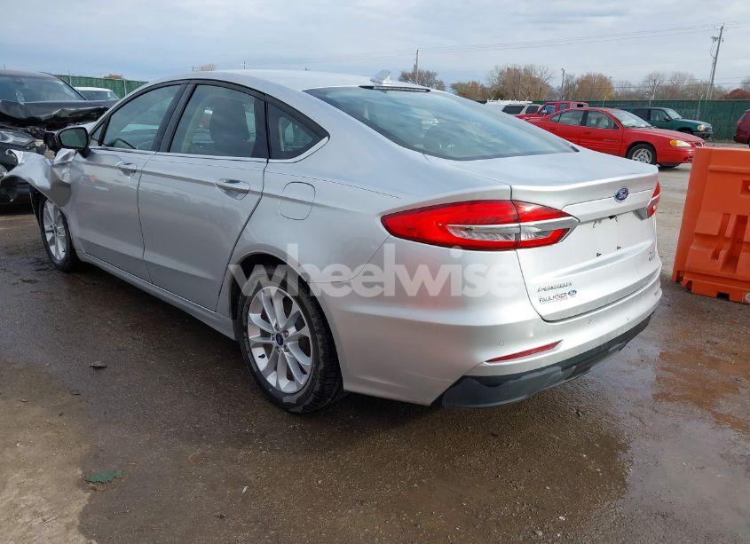 Photo 3 of 2019 Ford Fusion SE (VIN 3FA6P0HD9KR229945)