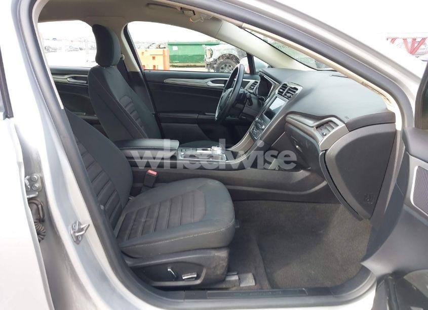 Photo 5 of 2019 Ford Fusion SE (VIN 3FA6P0HD9KR229945)