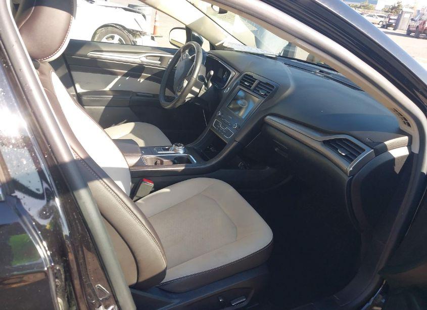 Photo 5 of 2019 Ford Fusion SE (VIN 3FA6P0HD9KR233008)