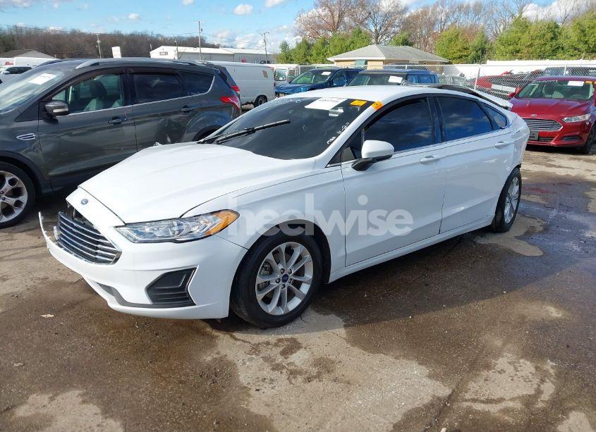 Photo 2 of 2020 Ford Fusion SE (VIN 3FA6P0HD9LR144427)