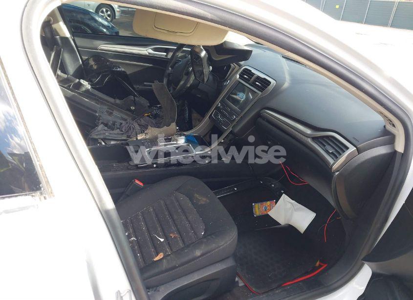 Photo 5 of 2020 Ford Fusion SE (VIN 3FA6P0HD9LR144427)