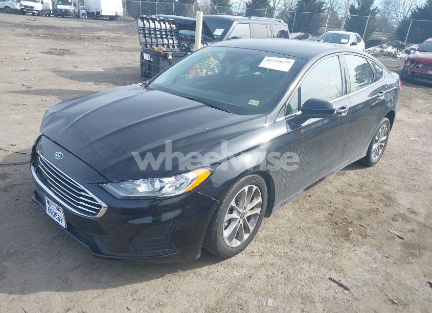 Photo 2 of 2020 Ford Fusion SE (VIN 3FA6P0HD9LR160241)