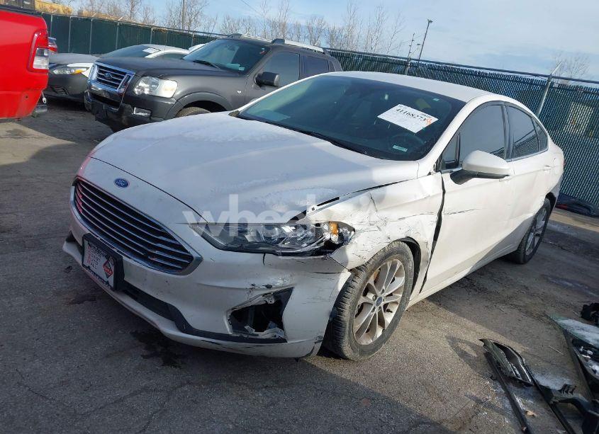 Photo 2 of 2020 Ford Fusion SE (VIN 3FA6P0HD9LR162345)
