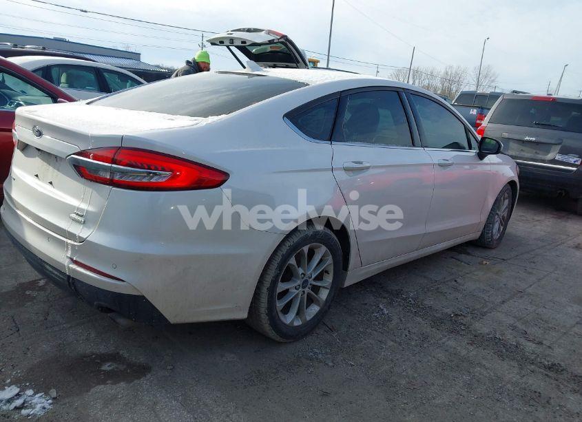 Photo 4 of 2020 Ford Fusion SE (VIN 3FA6P0HD9LR162345)