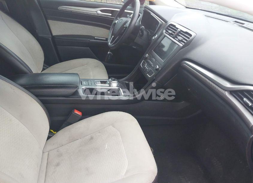 Photo 5 of 2020 Ford Fusion SE (VIN 3FA6P0HD9LR218851)