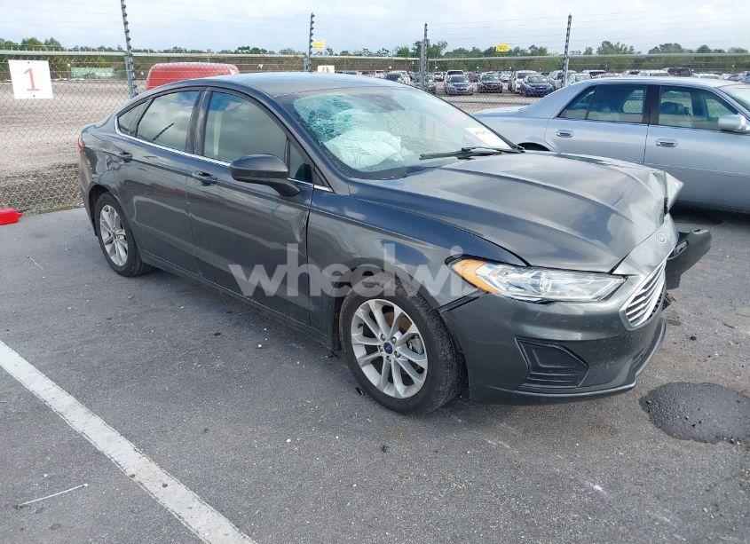 2020 Ford Fusion SE (VIN 3FA6P0HD9LR235200) main photo