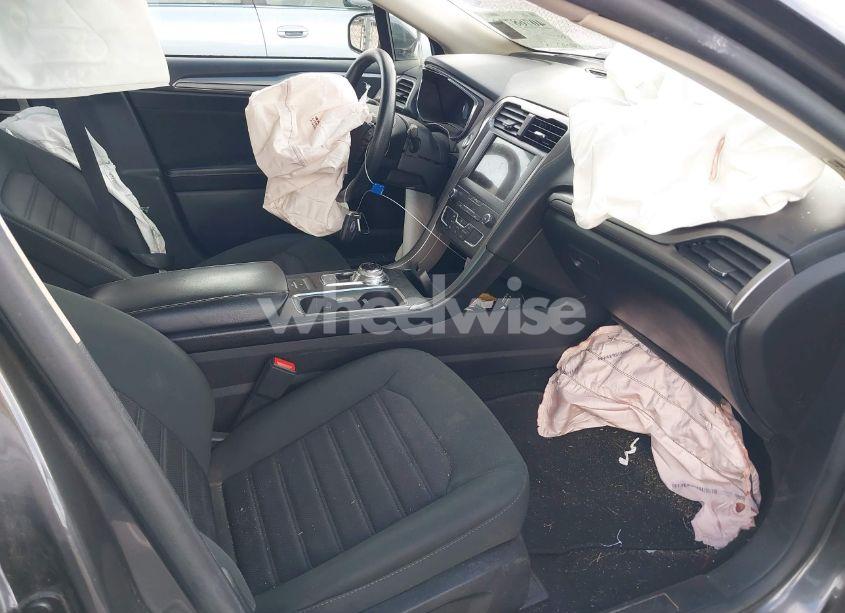 Photo 5 of 2020 Ford Fusion SE (VIN 3FA6P0HD9LR235200)