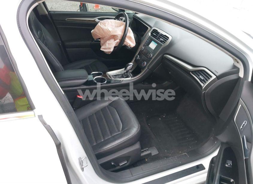 Photo 5 of 2014 Ford Fusion SE (VIN 3FA6P0HDXER113190)