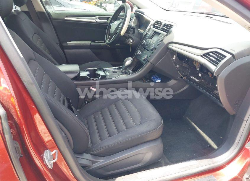 Photo 5 of 2014 Ford Fusion SE (VIN 3FA6P0HDXER172465)