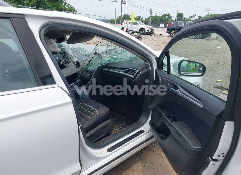 Photo 5 of 2014 Ford Fusion SE (VIN 3FA6P0HDXER230686)