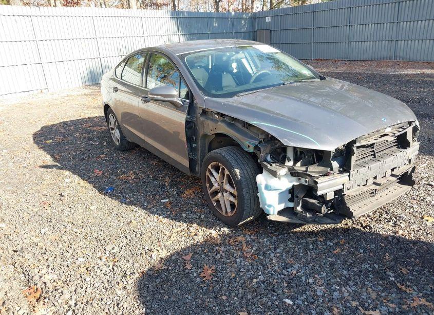 2014 Ford Fusion SE (VIN 3FA6P0HDXER246788) main photo