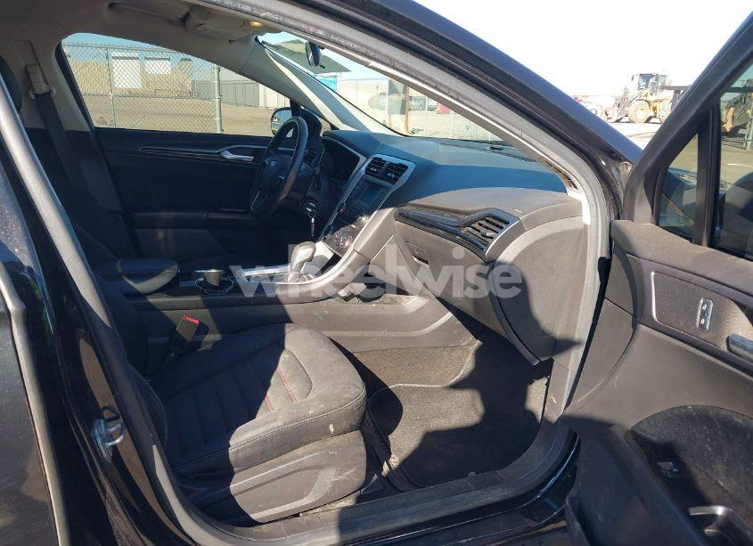 Photo 5 of 2014 Ford Fusion SE (VIN 3FA6P0HDXER280942)