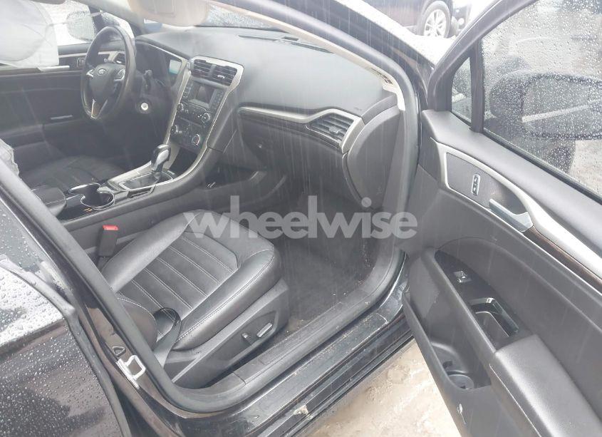 Photo 5 of 2014 Ford Fusion SE (VIN 3FA6P0HDXER300493)