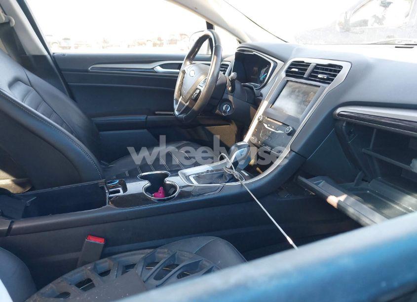 Photo 5 of 2014 Ford Fusion SE (VIN 3FA6P0HDXER313034)