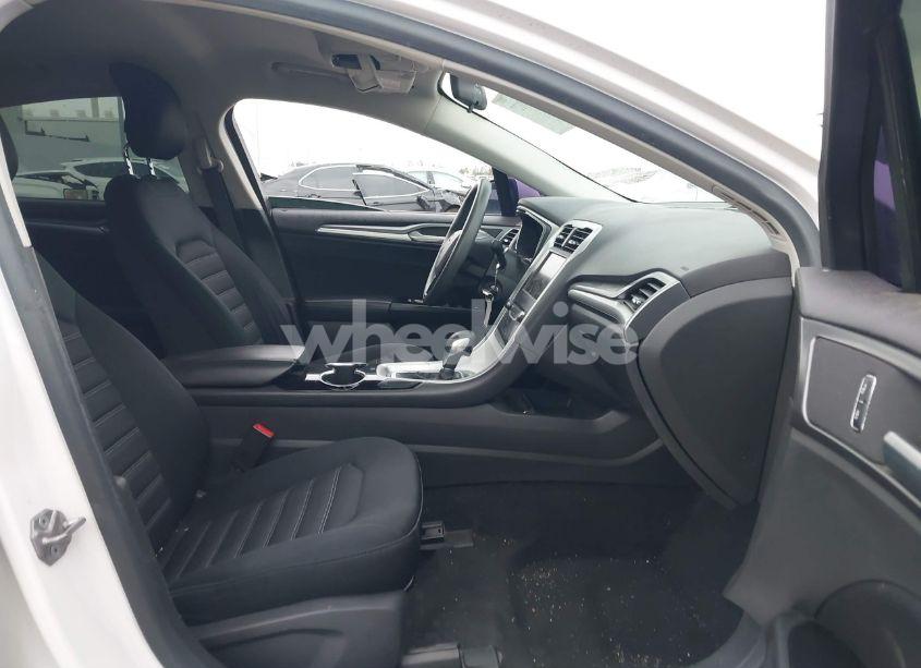 Photo 5 of 2014 Ford Fusion SE (VIN 3FA6P0HDXER391796)