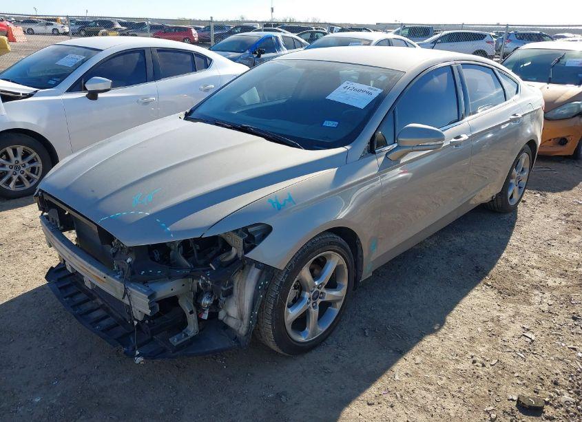 Photo 2 of 2015 Ford Fusion SE (VIN 3FA6P0HDXFR169289)