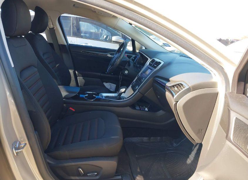 Photo 5 of 2015 Ford Fusion SE (VIN 3FA6P0HDXFR169289)