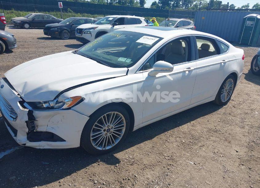 Photo 2 of 2015 Ford Fusion SE (VIN 3FA6P0HDXFR217826)