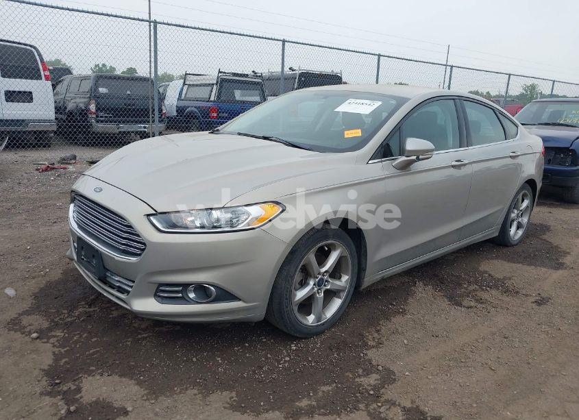 Photo 2 of 2015 Ford Fusion SE (VIN 3FA6P0HDXFR262670)