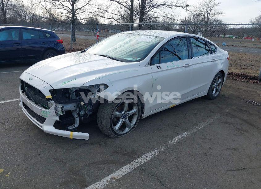 Photo 2 of 2016 Ford Fusion SE (VIN 3FA6P0HDXGR242985)