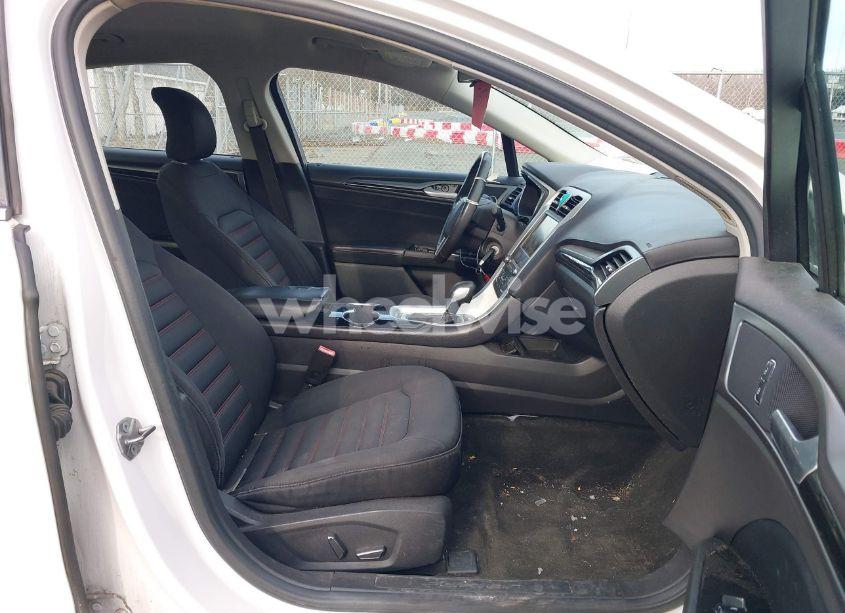 Photo 5 of 2016 Ford Fusion SE (VIN 3FA6P0HDXGR242985)