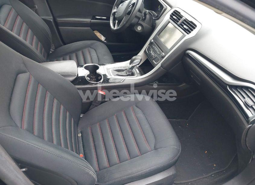 Photo 5 of 2016 Ford Fusion SE (VIN 3FA6P0HDXGR273539)