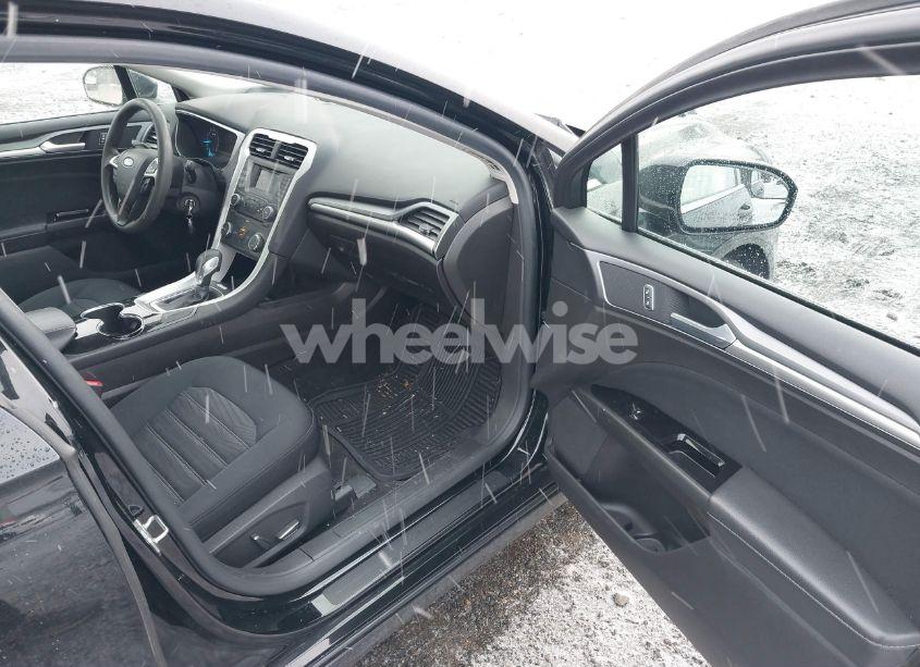 Photo 5 of 2016 Ford Fusion SE (VIN 3FA6P0HDXGR285514)