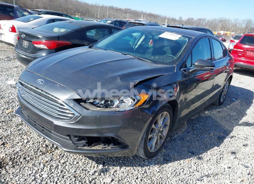Photo 2 of 2017 Ford Fusion SE (VIN 3FA6P0HDXHR140152)