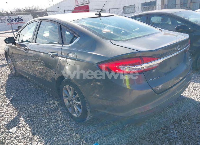 Photo 3 of 2017 Ford Fusion SE (VIN 3FA6P0HDXHR140152)
