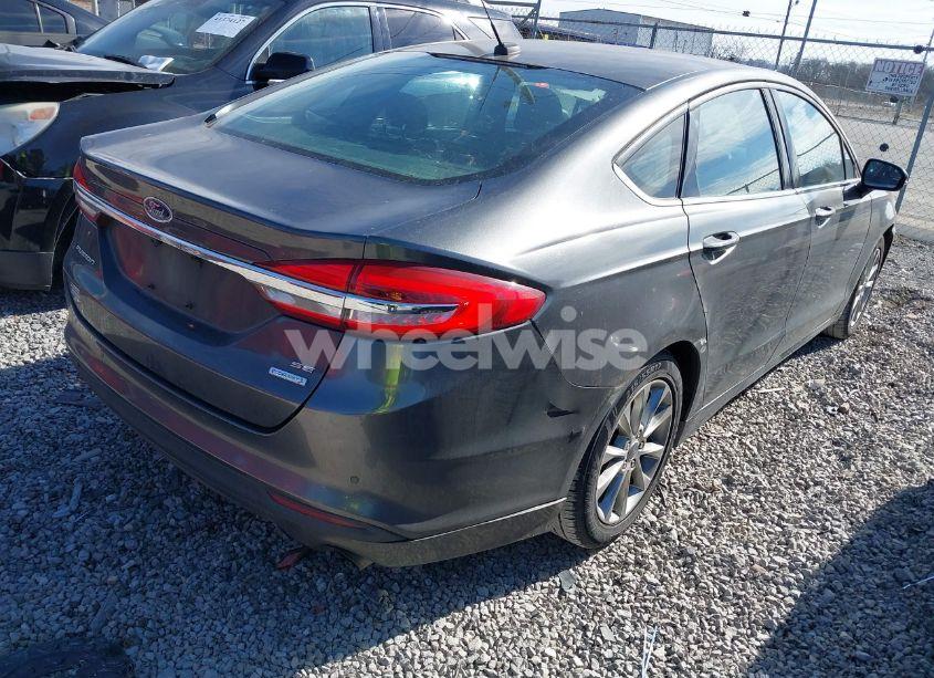 Photo 4 of 2017 Ford Fusion SE (VIN 3FA6P0HDXHR140152)