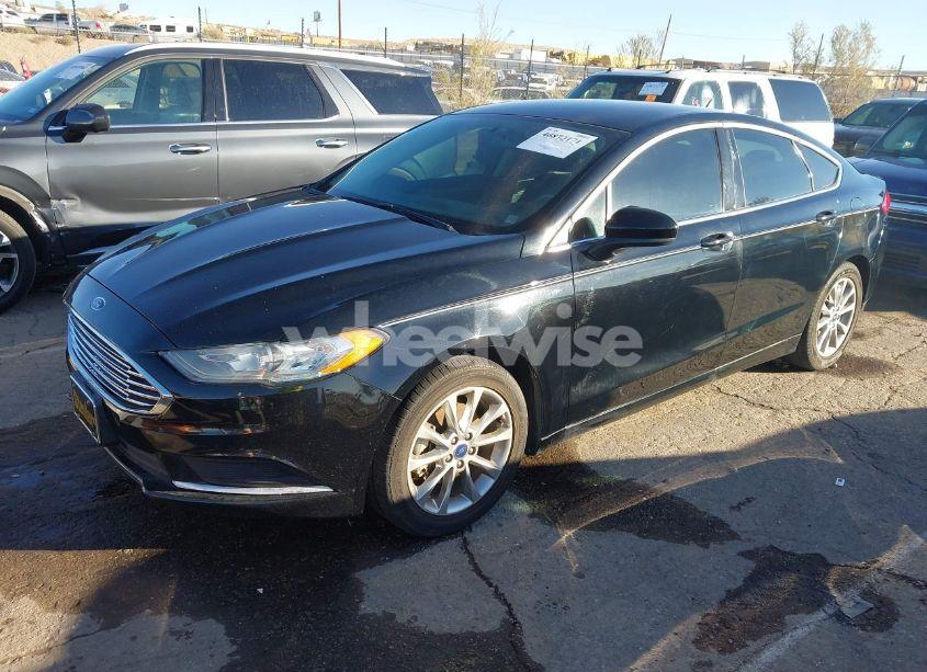 Photo 2 of 2017 Ford Fusion SE (VIN 3FA6P0HDXHR141396)