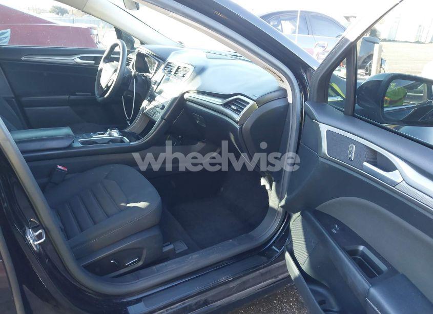 Photo 5 of 2017 Ford Fusion SE (VIN 3FA6P0HDXHR141396)