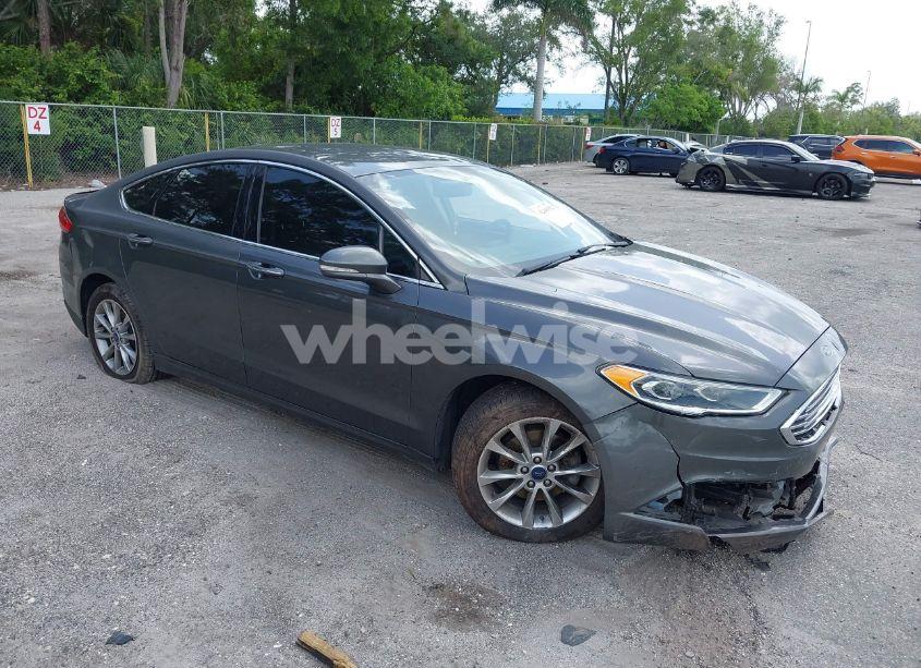2017 Ford Fusion SE (VIN 3FA6P0HDXHR148607) main photo