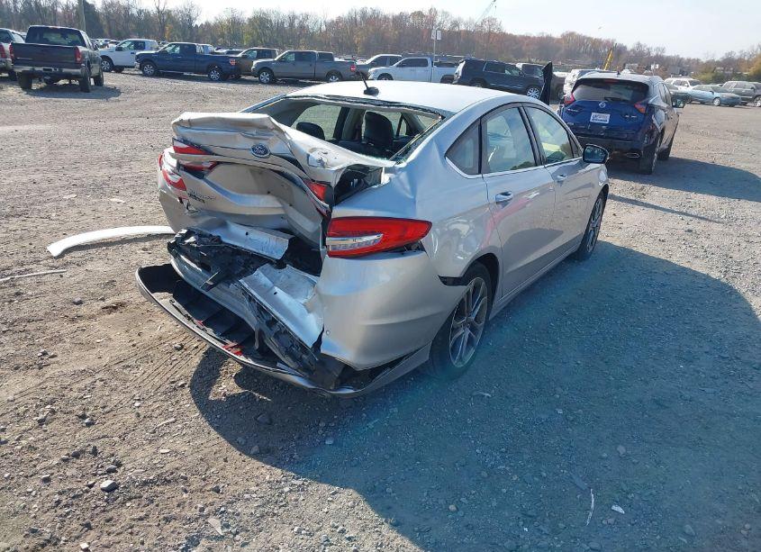Photo 4 of 2017 Ford Fusion SE (VIN 3FA6P0HDXHR166105)