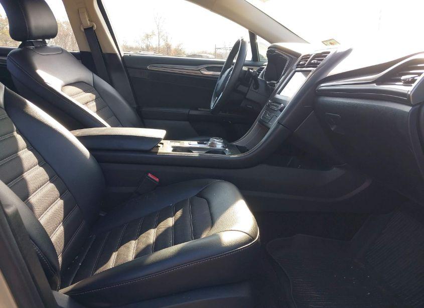 Photo 5 of 2017 Ford Fusion SE (VIN 3FA6P0HDXHR166105)