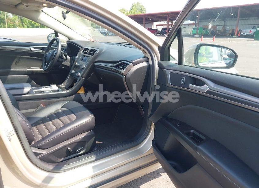 Photo 5 of 2017 Ford Fusion SE (VIN 3FA6P0HDXHR166864)