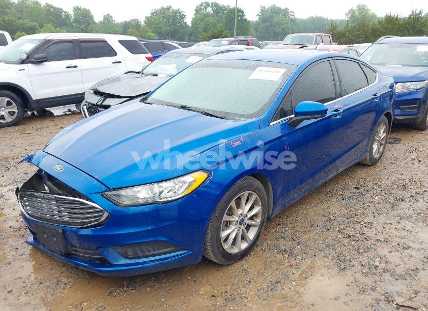 Photo 2 of 2017 Ford Fusion SE (VIN 3FA6P0HDXHR247086)
