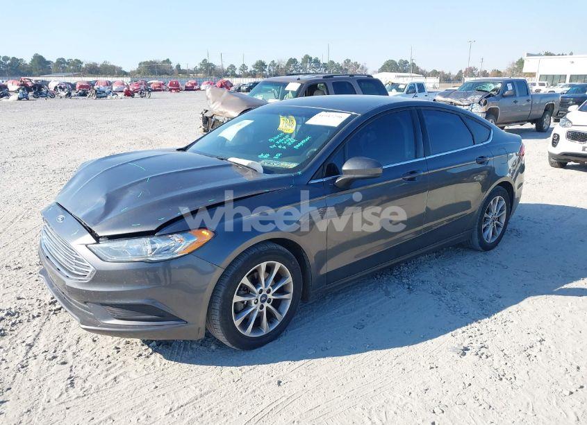 Photo 2 of 2017 Ford Fusion SE (VIN 3FA6P0HDXHR250165)