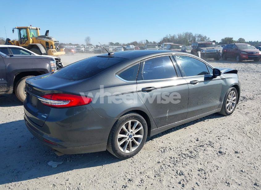 Photo 4 of 2017 Ford Fusion SE (VIN 3FA6P0HDXHR250165)