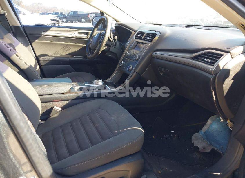 Photo 5 of 2017 Ford Fusion SE (VIN 3FA6P0HDXHR250165)