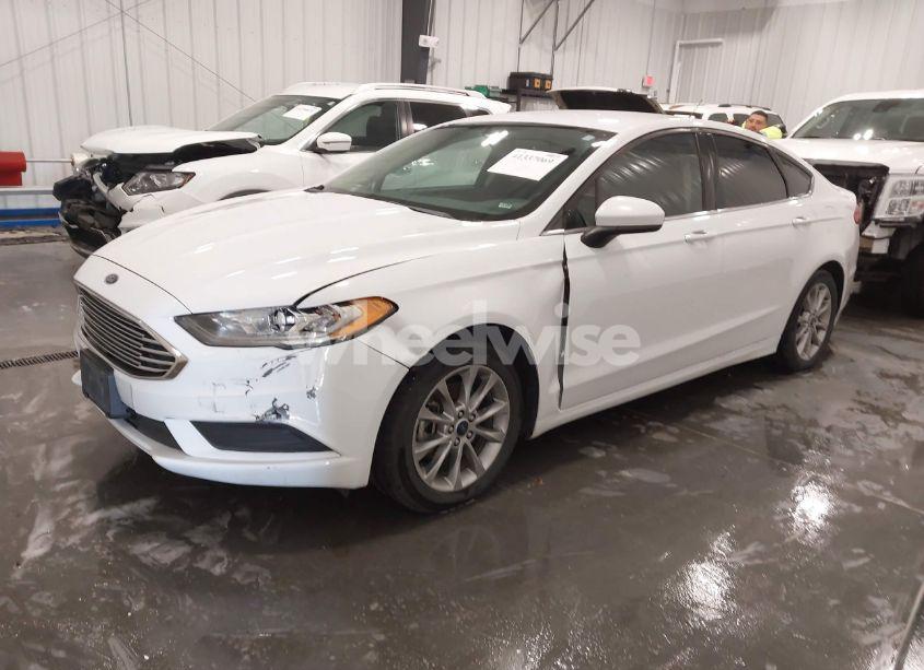 Photo 2 of 2017 Ford Fusion SE (VIN 3FA6P0HDXHR293078)