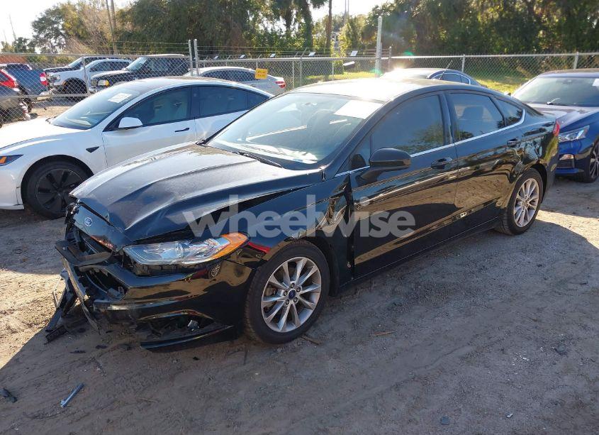 Photo 2 of 2017 Ford Fusion SE (VIN 3FA6P0HDXHR298216)