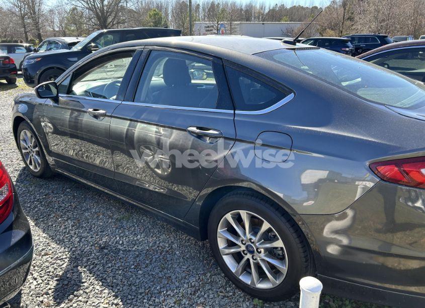 Photo 3 of 2017 Ford Fusion (VIN 3FA6P0HDXHR363257)