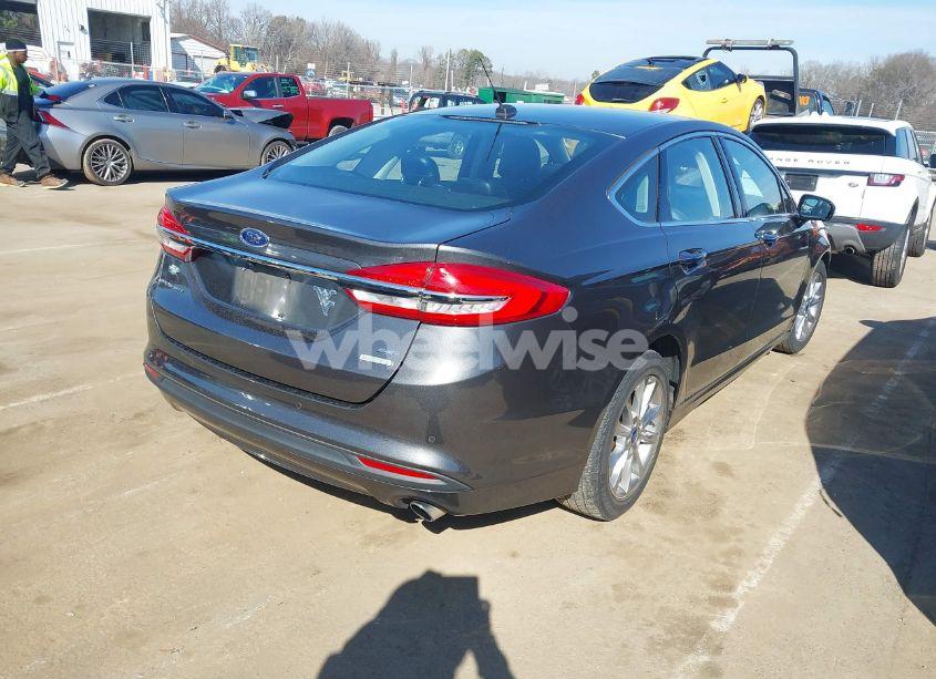 Photo 4 of 2017 Ford Fusion SE (VIN 3FA6P0HDXHR401988)