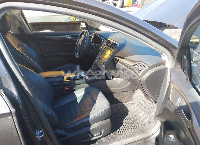 Photo 5 of 2017 Ford Fusion SE (VIN 3FA6P0HDXHR401988)