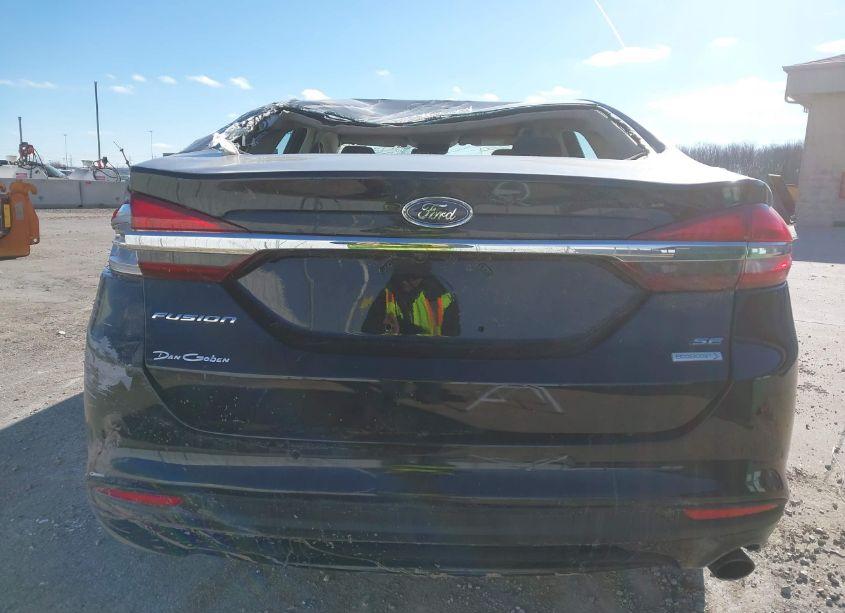 Photo 15 of 2018 Ford Fusion SE (VIN 3FA6P0HDXJR149651)