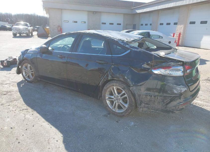 Photo 3 of 2018 Ford Fusion SE (VIN 3FA6P0HDXJR149651)