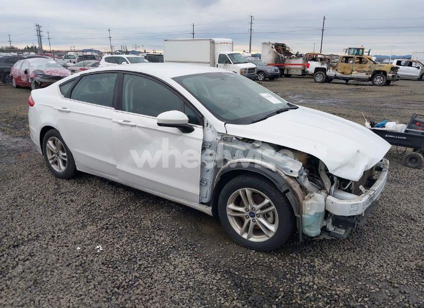2018 Ford Fusion SE (VIN 3FA6P0HDXJR187798) main photo