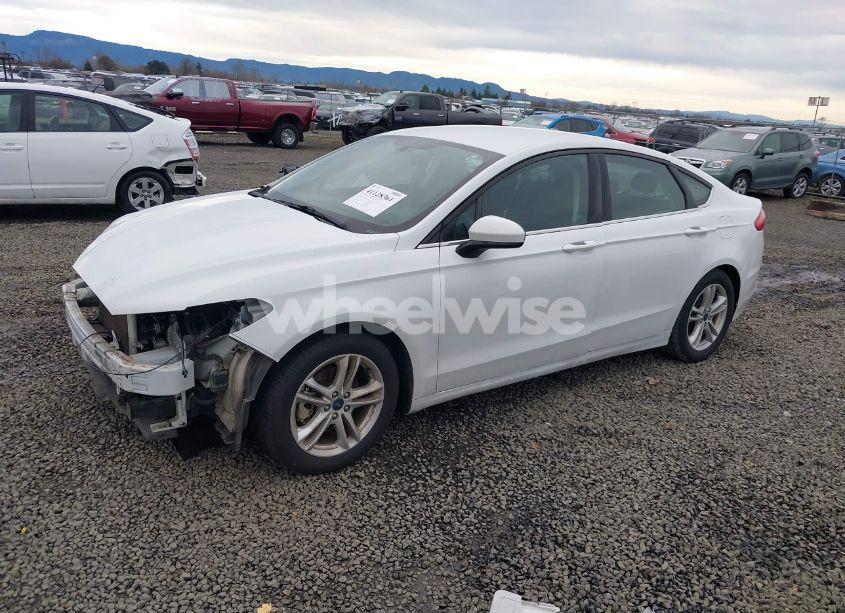 Photo 2 of 2018 Ford Fusion SE (VIN 3FA6P0HDXJR187798)