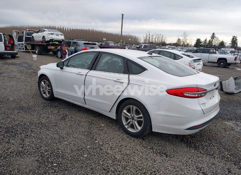 Photo 3 of 2018 Ford Fusion SE (VIN 3FA6P0HDXJR187798)